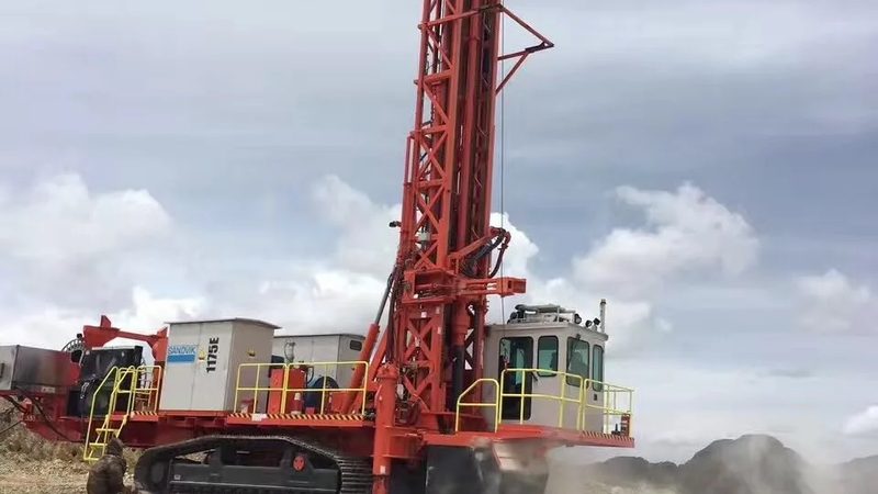 二手工程机械的设备状况是选购时必须关注的重点。可以通过以下几个方面进行判断：